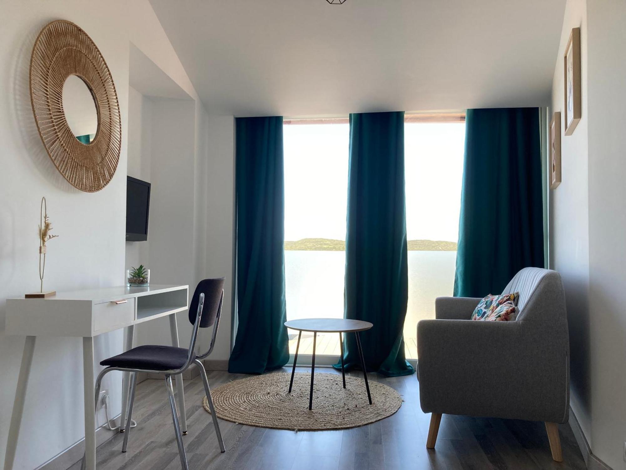 La Bruyere Apartment โรชฟอร์ต-ดู-การ์ ภายนอก รูปภาพ